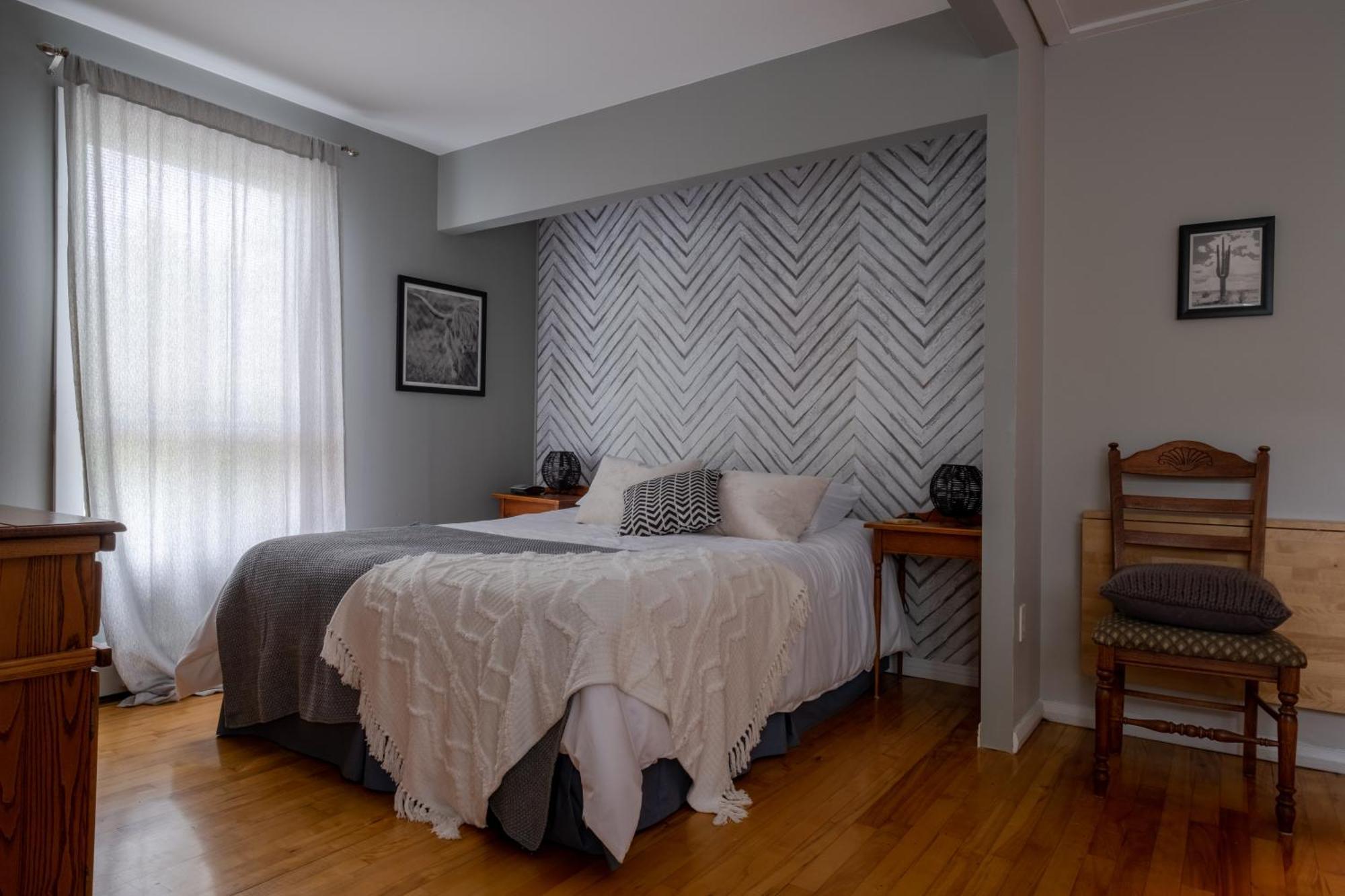 Au Coq Du Bonheur Bed & Breakfast Magog Bagian luar foto
