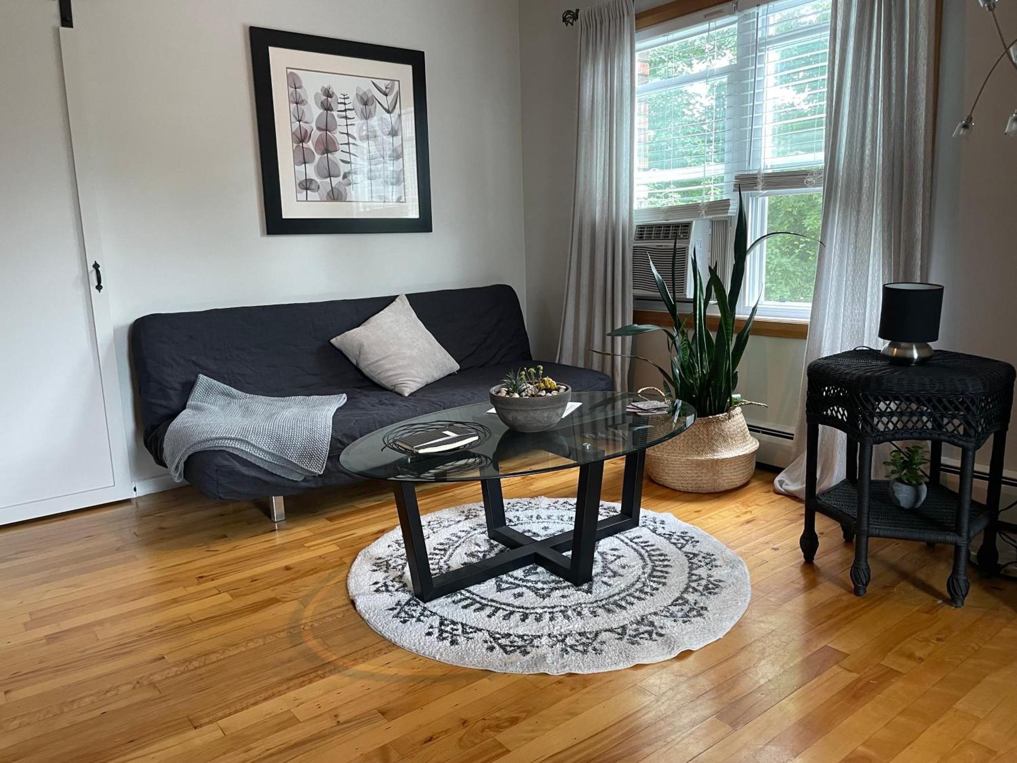 Au Coq Du Bonheur Bed & Breakfast Magog Bagian luar foto